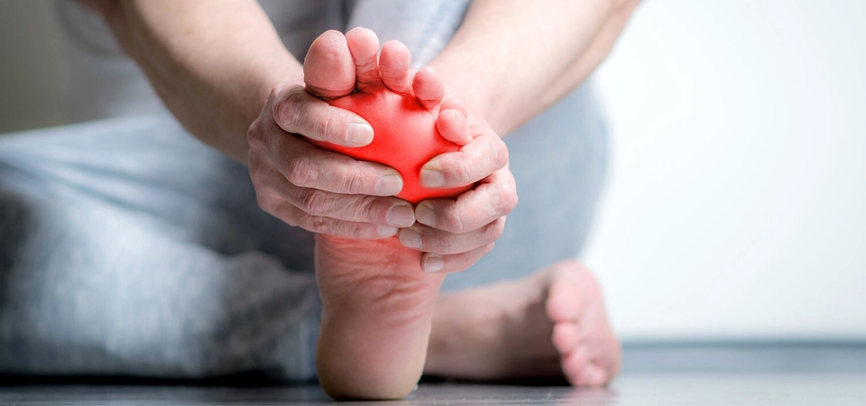 Effective Treatment of Neuropathic and Polyneuropathic Pain with Regulation Medicine and Neural Therapy Because neuropathic pain does not appear acutely and progresses slowly, conventional medical approaches fail in most cases. More than 200 causes are listed for neuropathic pain.